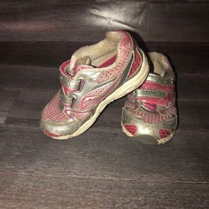 Little girls saucony sneakers